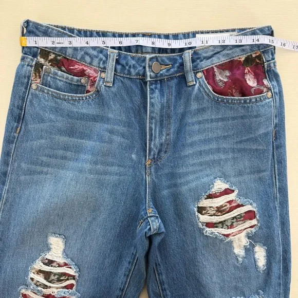 Vince Camuto Women’s Patchwork Straight Leg Jeans with Red Floral Lining - Picture 4 of 11